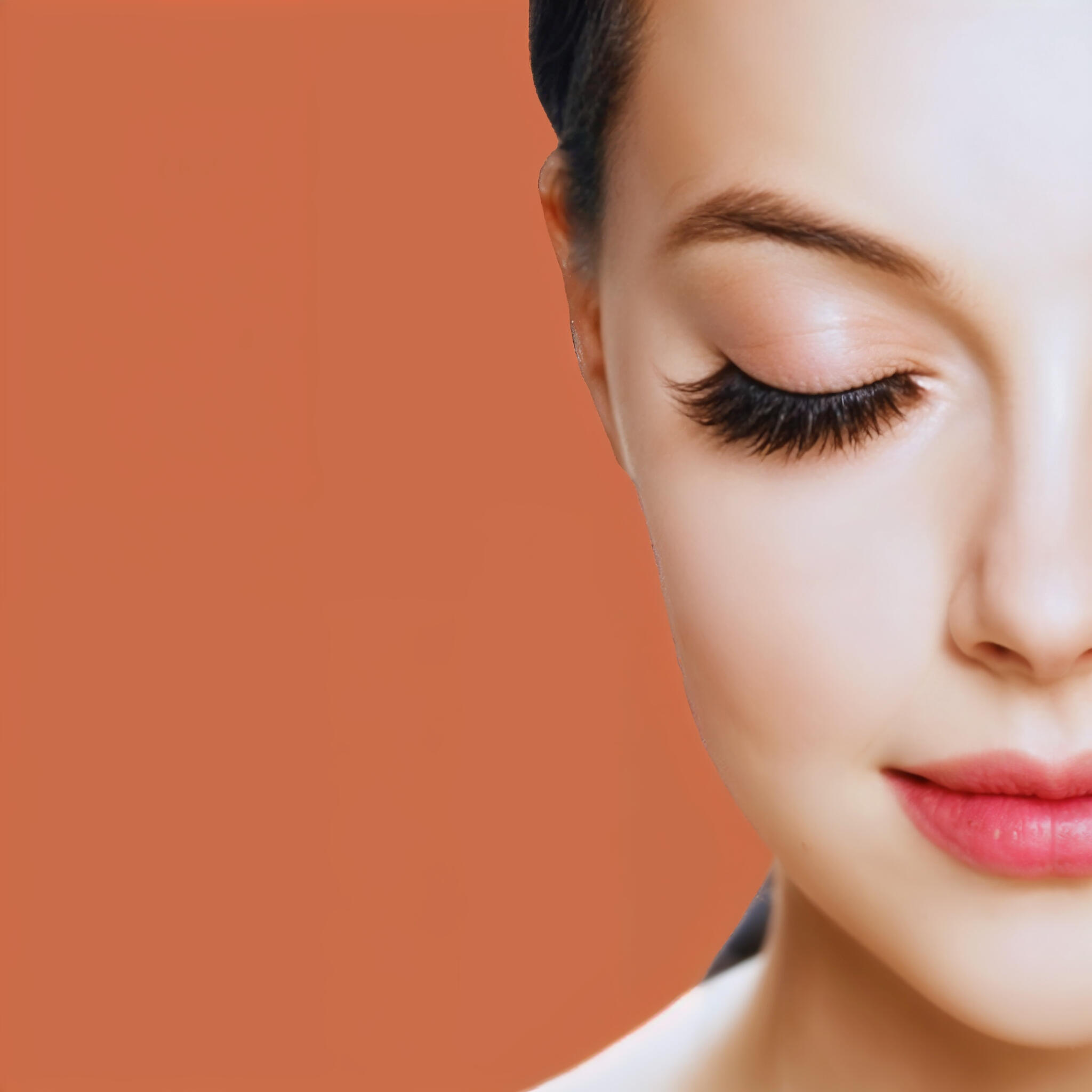 A model with a set of hybrid lash extension