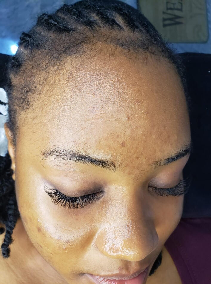 beautiful lady on lash extension and microshading brows